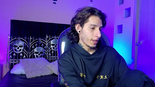 Snapshot of Vergil_Noir_ chatting on June 2, 2026, 4:12 am Vergil Noir online show from June 2, 2026, 4:12 am