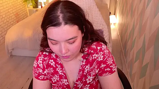 MomoRins online show from June 11, 2026, 2:53 am