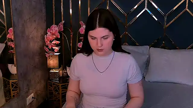 IvySimmons online show from May 18, 2026, 4:07 am
