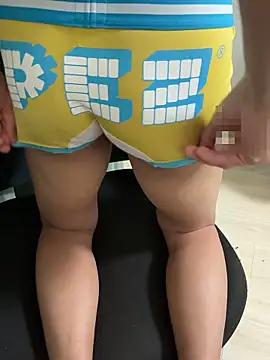 rui-ruiru1ge online show from April 23, 2026, 12:29 pm