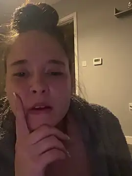 Snapshot of Poppylooloo chatting on May 8, 2026, 8:01 pm Poppylooloo online show from May 8, 2026, 8:01 pm