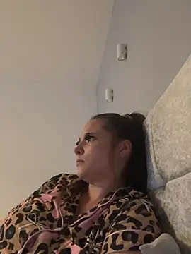 Poppylooloo online show from June 11, 2026, 7:11 pm