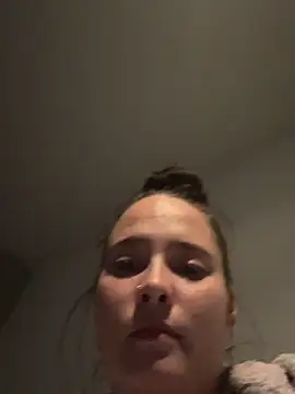 Snapshot of Poppylooloo chatting on May 1, 2026, 8:03 pm Poppylooloo online show from May 1, 2026, 8:03 pm