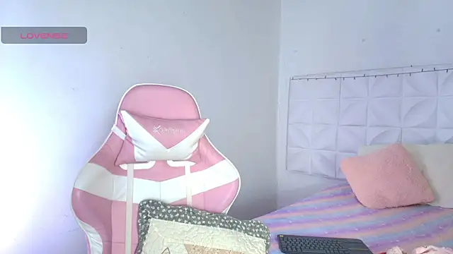 Snapshot of Ivonny_Goldie chatting on June 4, 2026, 1:21 am Ivonny Goldie online show from June 4, 2026, 1:21 am