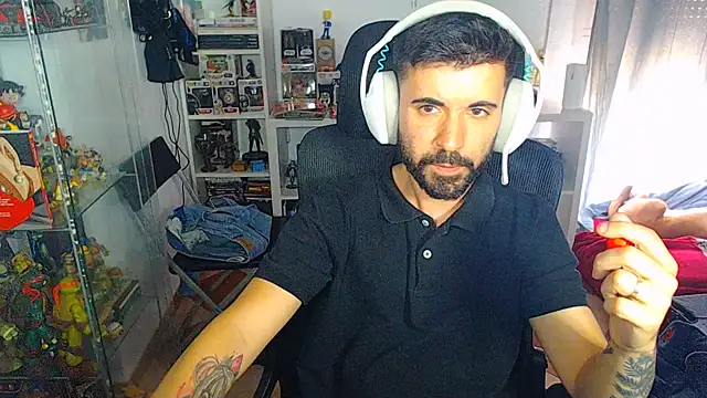 chiquitoconsecreto online show from May 13, 2026, 2:46 pm