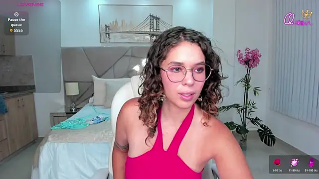 Snapshot of sienna_luxor chatting on May 3, 2026, 7:17 pm sienna luxor online show from May 3, 2026, 7:17 pm