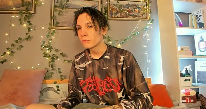 SolarFringe online show from May 4, 2026, 11:18 pm