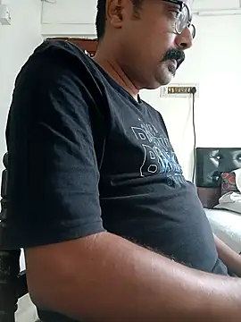Snapshot of TamilRedchilli chatting on May 4, 2026, 7:11 am TamilRedchilli online show from May 4, 2026, 7:11 am
