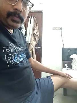 Snapshot of TamilRedchilli chatting on May 6, 2026, 4:55 pm TamilRedchilli online show from May 6, 2026, 4:55 pm