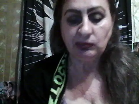 Snapshot of LoaqLovew chatting on May 13, 2026, 6:04 pm LoaqLovew online show from May 13, 2026, 6:04 pm