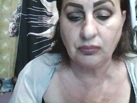 Snapshot of LoaqLovew chatting on July 31, 2026, 8:25 am LoaqLovew online show from July 31, 2026, 8:25 am