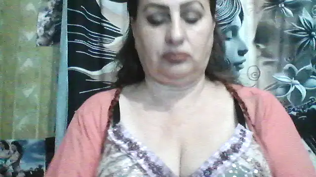 Snapshot of LoaqLovew chatting on June 11, 2026, 8:33 am LoaqLovew online show from June 11, 2026, 8:33 am