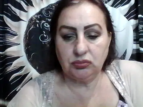 Snapshot of LoaqLovew chatting on July 5, 2026, 8:21 am LoaqLovew online show from July 5, 2026, 8:21 am