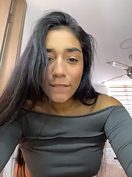 Snapshot of SaryJonex chatting on May 4, 2026, 3:37 pm SaryJonex online show from May 4, 2026, 3:37 pm