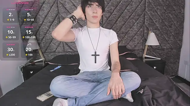 Snapshot of DemonFoxx chatting on June 4, 2026, 12:10 pm DemonFoxx online show from June 4, 2026, 12:10 pm