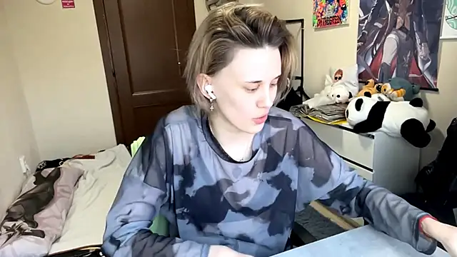 Queen moments  online show from April 23, 2026, 10:11 am