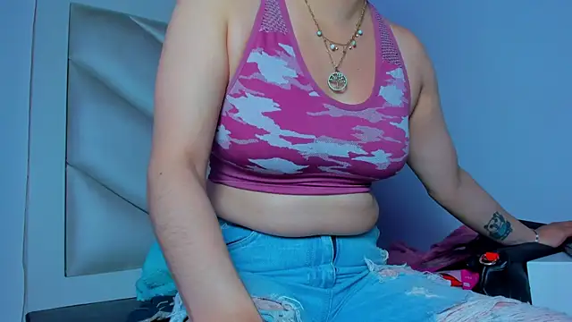 Snapshot of Valentina_js chatting on July 6, 2026, 7:38 pm Valentina js online show from July 6, 2026, 7:38 pm