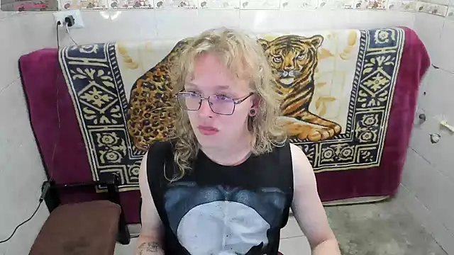 Snapshot of Jinnbooky chatting on August 7, 2026, 7:42 pm Jinnbooky online show from August 7, 2026, 7:42 pm