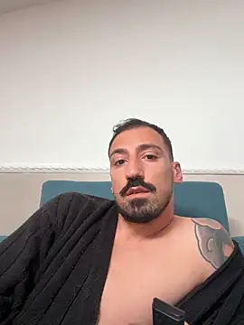 Italian toy  boy online show from April 23, 2026, 11:16 am