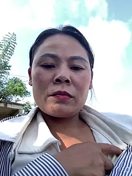 Snapshot of Helen-baby chatting on May 5, 2026, 1:19 am Helen-baby online show from May 5, 2026, 1:19 am