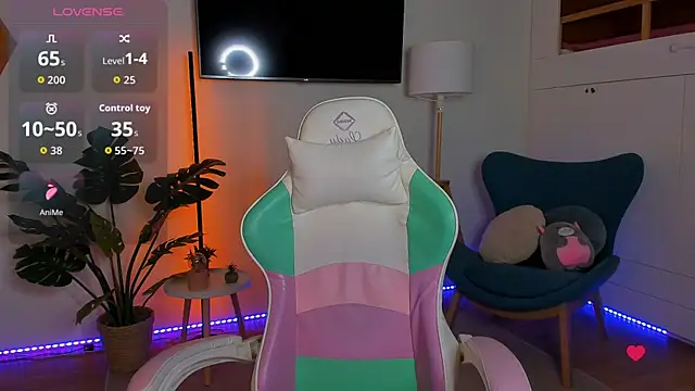 Snapshot of Kira_Moonnn chatting on August 4, 2026, 5:45 am Kira Moonnn online show from August 4, 2026, 5:45 am