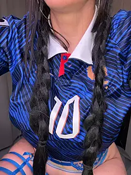Giulia hood online show from June 22, 2026, 1:41 pm