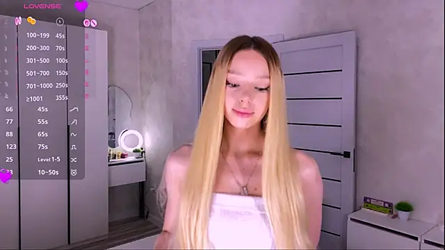 Snapshot of Mooniesiesita chatting on July 11, 2026, 8:42 pm Mooniesiesita online show from July 11, 2026, 8:42 pm