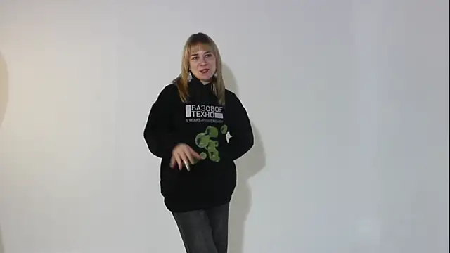 AstrixorLune online show from April 24, 2026, 1:02 pm