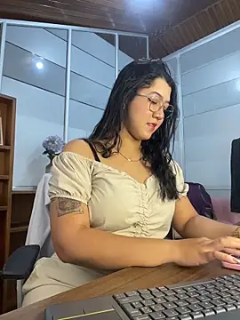 Snapshot of Chloe_Thomsoon_ chatting on May 31, 2026, 11:49 am Chloe Thomsoon online show from May 31, 2026, 11:49 am