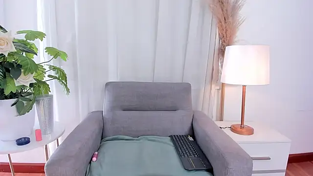 Snapshot of RachelArias chatting on May 20, 2026, 12:24 pm RachelArias online show from May 20, 2026, 12:24 pm