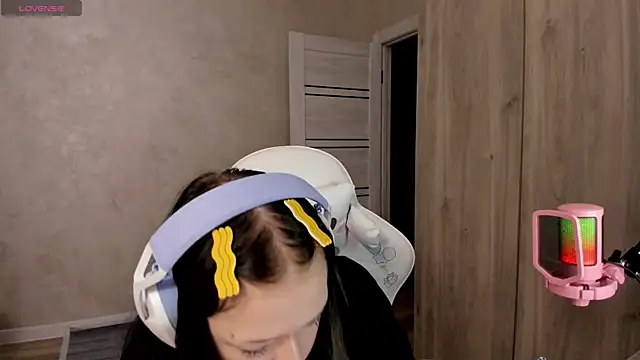 urmelodyy online show from August 5, 2026, 6:02 pm