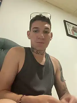 Snapshot of gonzalez_2001 chatting on April 28, 2026, 11:42 pm gonzalez 2001 online show from April 28, 2026, 11:42 pm