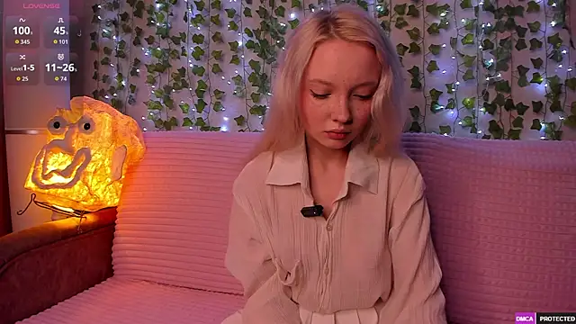 Snapshot of _CloudNine_ chatting on May 18, 2026, 2:12 am CloudNine online show from May 18, 2026, 2:12 am
