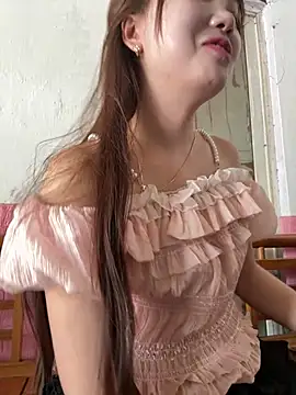 Snapshot of Miu-lete chatting on May 4, 2026, 3:32 am Miu-lete online show from May 4, 2026, 3:32 am