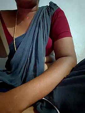 Snapshot of Tamil_Hot_HoneyBee chatting on July 31, 2026, 5:32 pm Tamil Hot HoneyBee online show from July 31, 2026, 5:32 pm