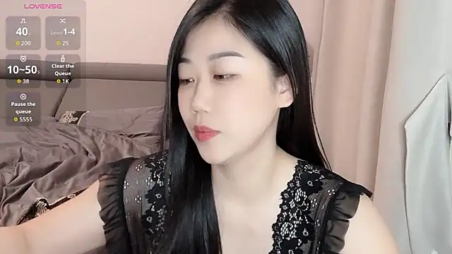 Snapshot of F-Yuwei chatting on June 5, 2026, 8:09 am F-Yuwei online show from June 5, 2026, 8:09 am
