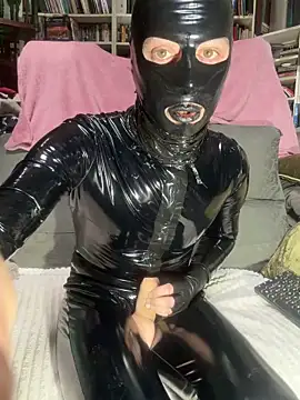 Snapshot of crazytranny chatting on May 12, 2026, 9:48 am crazytranny online show from May 12, 2026, 9:48 am