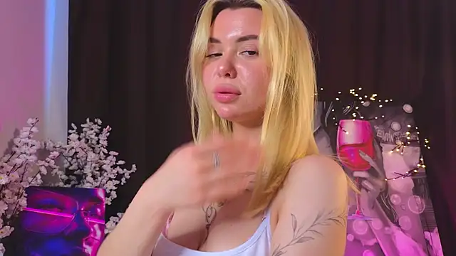 AveriRigby online show from May 8, 2026, 10:52 am