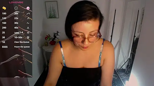 Snapshot of Valeri_bj chatting on May 25, 2026, 8:40 pm Valeri bj online show from May 25, 2026, 8:40 pm