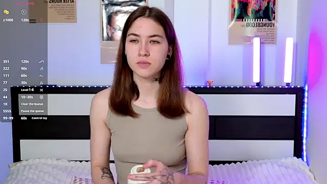 EvaAndLuna online show from May 14, 2026, 1:35 am