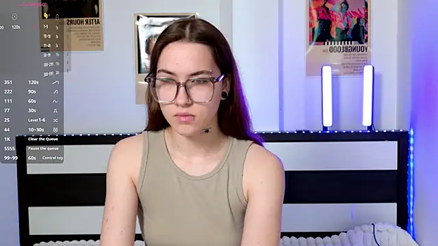 EvaAndLuna online show from May 9, 2026, 2:37 am