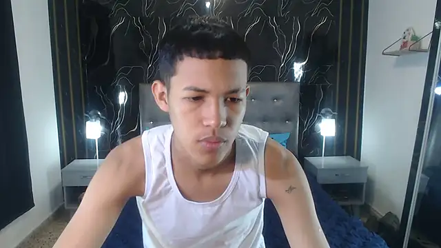 Snapshot of PhillipCox chatting on May 28, 2026, 7:53 pm PhillipCox online show from May 28, 2026, 7:53 pm