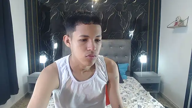 Snapshot of PhillipCox chatting on May 25, 2026, 12:48 pm PhillipCox online show from May 25, 2026, 12:48 pm