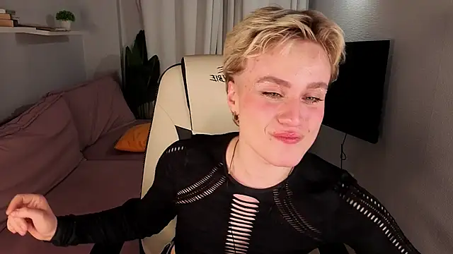cumboydoll online show from May 4, 2026, 1:14 pm