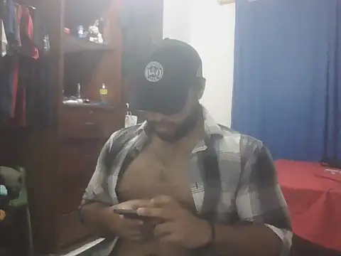 Snapshot of Bearmachin chatting on May 7, 2026, 3:22 am Bearmachin online show from May 7, 2026, 3:22 am