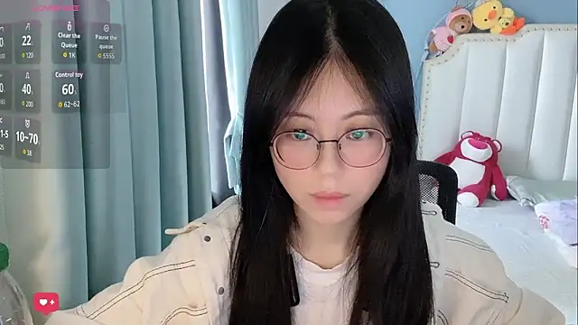 Snapshot of Luna-666 chatting on May 9, 2026, 7:34 am Luna-666 online show from May 9, 2026, 7:34 am