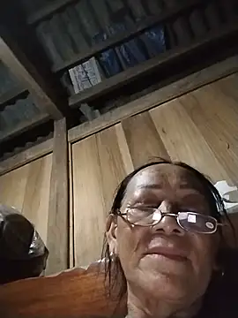 Snapshot of mouth22 chatting on July 8, 2026, 12:39 pm mouth22 online show from July 8, 2026, 12:39 pm