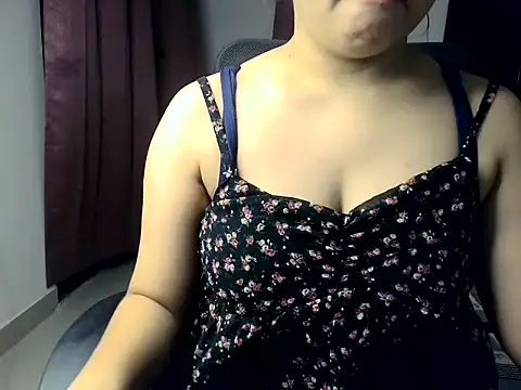Snapshot of DreamyDesireX chatting on May 28, 2026, 1:39 pm DreamyDesireX online show from May 28, 2026, 1:39 pm