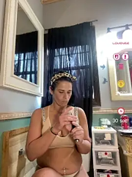 Snapshot of Vanessa_Valentine chatting on July 14, 2026, 3:40 pm Vanessa Valentine online show from July 14, 2026, 3:40 pm