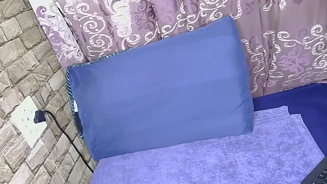 Snapshot of Sweethoneyglow chatting on May 18, 2026, 7:24 am Sweethoneyglow online show from May 18, 2026, 7:24 am